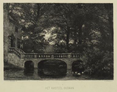 206345 Gezicht op de toegangsbrug tot het kasteel Oudaen bij Breukelen.
